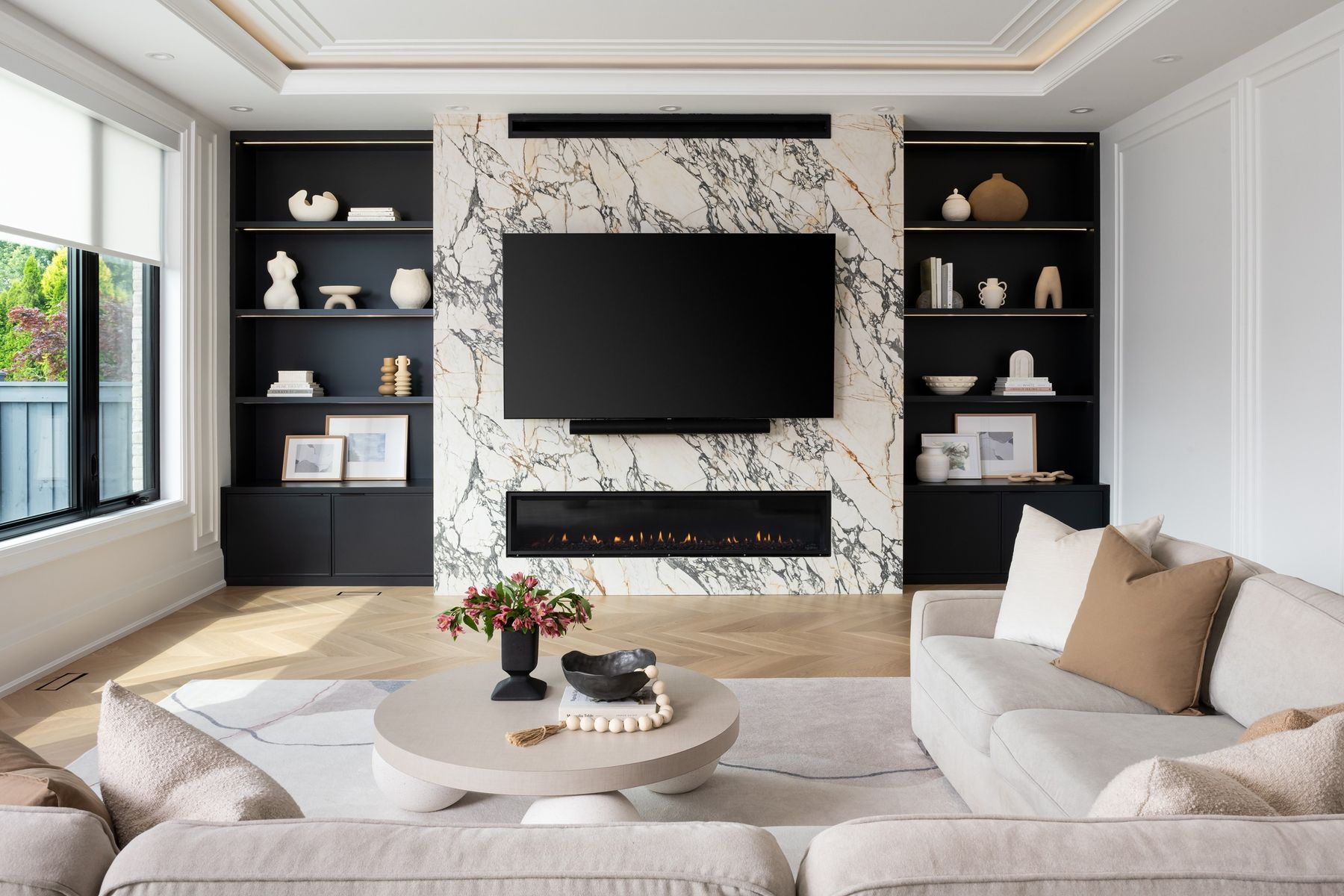Family room and veined porcelain wall — The Gathering House, Kleinburg, Vaughan — interior design by RZ Interiors